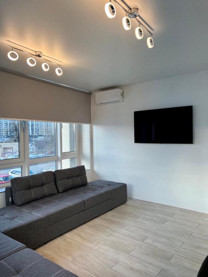New 3 Rooms Apartment Near The Metro Station Kiev Esterno foto